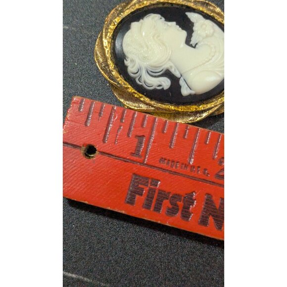 Vintage Gold Tone Lady Cameo Brooch Pin 1.5” Elegant Victorian Revival Jewelry D - Picture 9 of 9